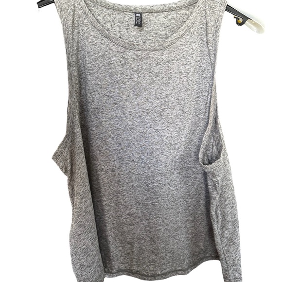 ONZIE made in Venice Beach, CA. Cropped high/low muscle tank in grey size S/M. - Picture 5 of 6